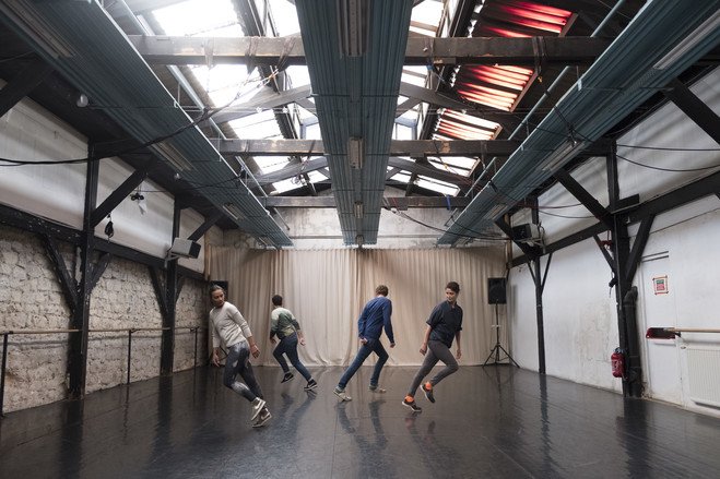 slashparis's tweet photo. @LE_BAL_ accueille une version des Modulables, série de pièces courtes à mi-chemin entre spectacle, installation et déambulation. le jeudi 4 octobre de 18 à 20h. #spectacle #installation #art #contemporain #modulables #performance #event #paris https://t.co/ZIVciP5J1U https://t.co/qAzmmk4Yeg