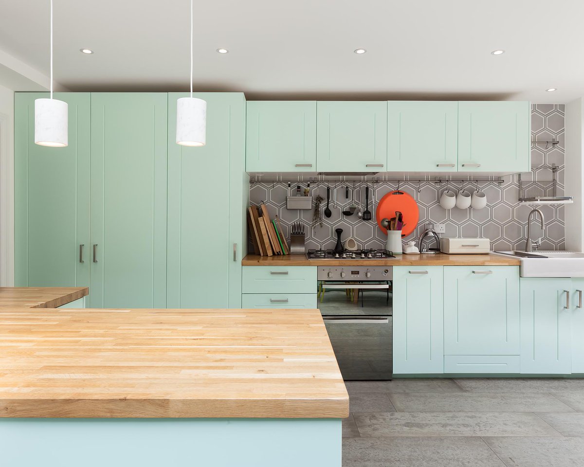kbbmagazine's tweet photo. Hints of mint... what are your favourite colours for kitchens? (📸 Pete Landers) #kitchendesign #homeinspo https://t.co/LnF15sxSyn