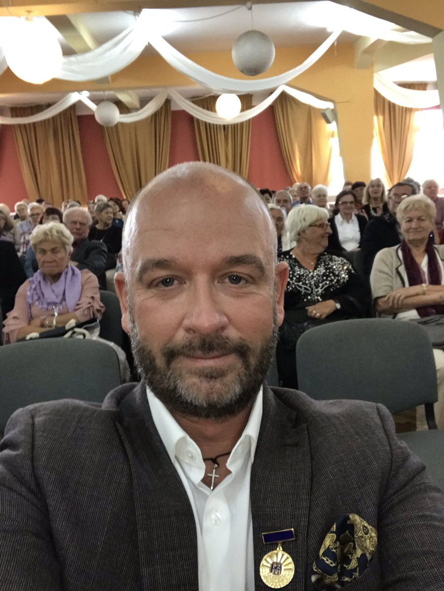SutrykJacek's tweet photo. Jestem dumny. Otrzymałem złotą odznakę Polskiego Związku Emerytów, Rencistów i Inwalidów. Niech żyją nasi kochani seniorzy💪🥇 https://t.co/Tqz4kQPMal