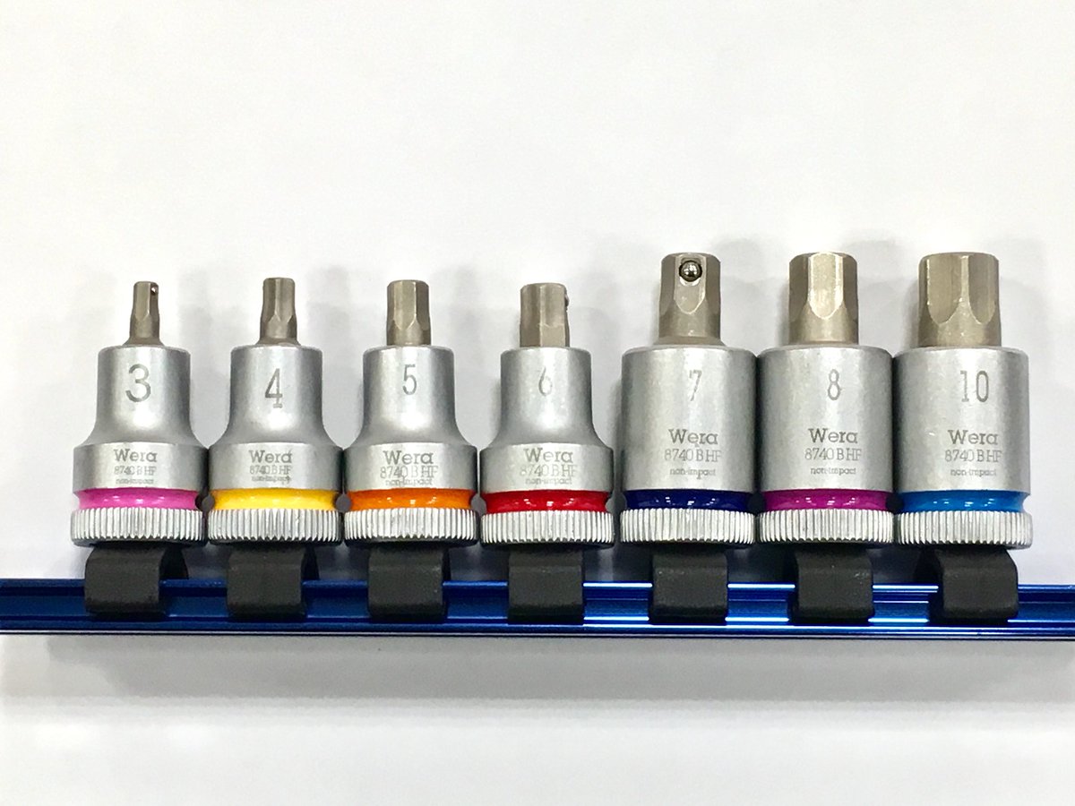 fg_sapporo's tweet photo. 「WERA　3/8SQフォールディングHEXソケットセット」が入荷♪
 
WERAのHEXの特徴でもある「HEX-PLUS」を採用していて、さらに、キャッチ機能が付いているので、キャップボルトをホールドすることができます！
スタビサイズな所も、使い分けできる嬉しいポイントです。
#ファクトリーギア #WERA #HEXPLUS https://t.co/EZO0ZLCOsO