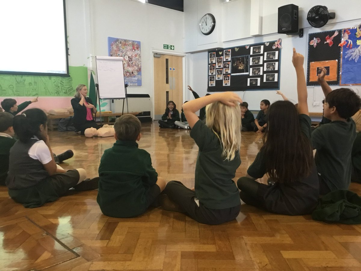 SnaresbrookPri's tweet photo. Year 3 are learning great first aid skills such as CPR! A very useful tool being taught during Rights Respecting Week @UNICEF_uk #RightsRespectingSchool #RightsRespectingWeek https://t.co/SMaNXElbxy