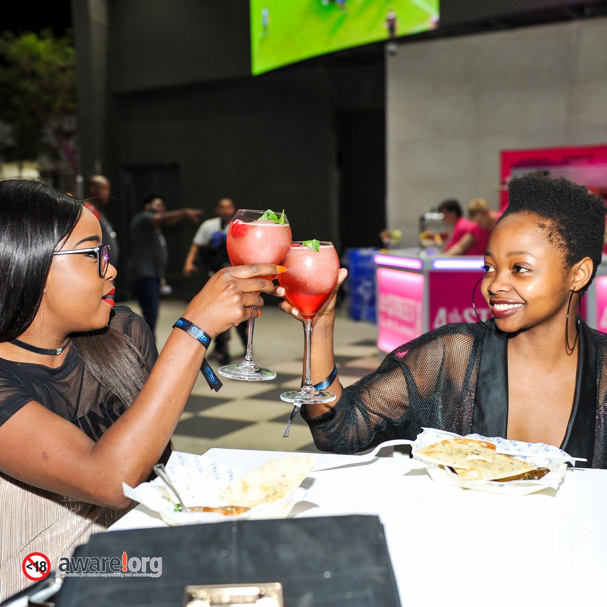 4thstreetwine's tweet photo. Last week we rolled out the Pink Carpet and the #4thStreetRunway at Menlyn Mall for a super stylish event with @ProjectRunwaySA
Here are some highlights!
#Go4thandConnect https://t.co/JAMSm7ZQRO