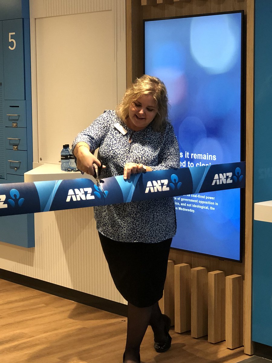 Tonight we had our official launch of my new #digital branch. We were fortunate to be surrounded by some of our #local Business customers to celebrate this special evening. A very big thank you to Bethy, our long standing ANZ employee, who took part in cutting the ribbon.