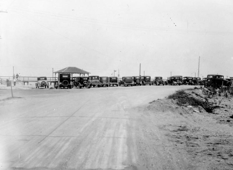 BeachPaper's tweet photo. Lewes Beach an auto destination in 1930 https://t.co/6QGw5FyYcU https://t.co/9vv0F3bmsa