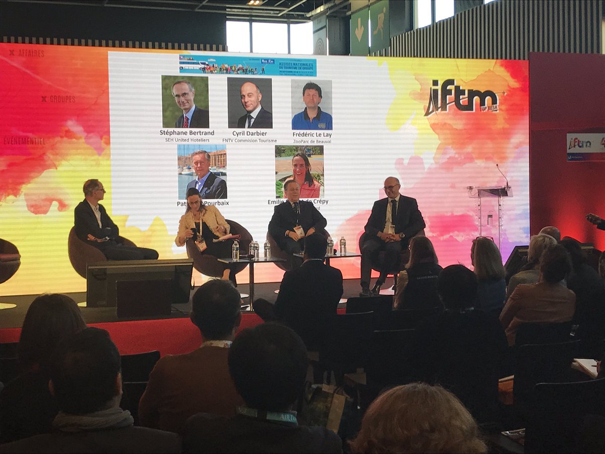 FNTVFrance's tweet photo. Assises Nationalesdu Tourisme de groupe salon @iftmparis : intervention de @cyril_darbier, Pdt de la Commission tourisme de @fntvftance, série de témoignages d'initiatives pour le dvpt le tourisme de groupe, les autocaristes sont de vrais partenaires ! #autocarsolution https://t.co/jmhQ6JTS1W