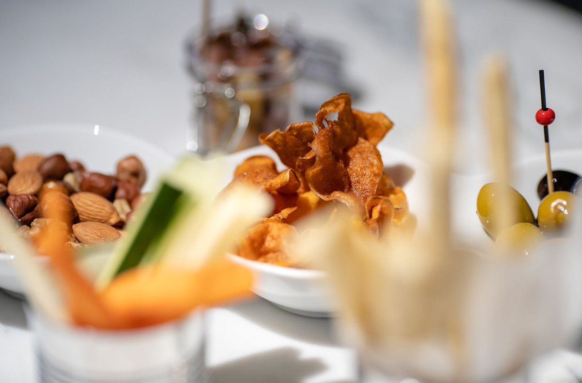 What a night! Last Friday we had a blast enjoying our evening filled with delectable bites, fizzy cocktails, smiley faces, and groovy tunes. 
If you missed your opportunity to enjoy this dazzling program, we are scheduling another date for the end of this week! See you there. :)