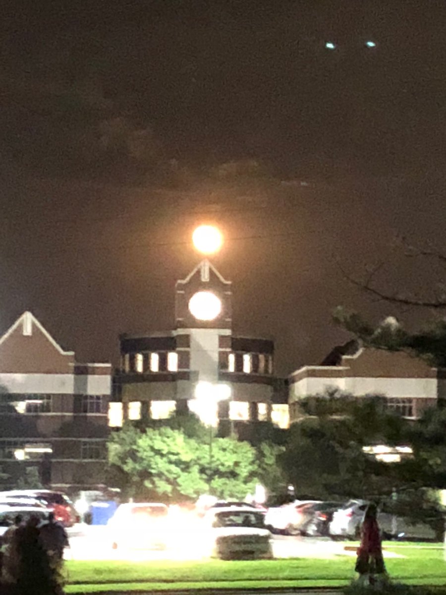 StevenAgee's tweet image. A remarkable picture of the full moon lighting up the beautiful Meinders School of Business at Oklahoma City University.
IMG_0065.jpeg