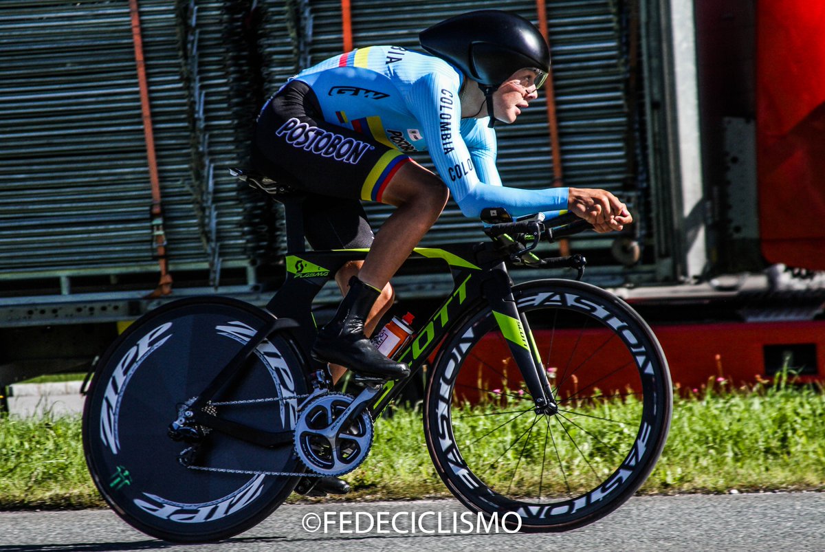 fedeciclismocol's tweet photo. En su primera experiencia mundialista contra el reloj, @RodrigoContre02 ocupó la casilla 37 a 6:20 del nuevo campeón mundial @RohanDennis (1:03:02.57) ¡GRACIAS por darlo todo, CAMPEÓN! #OrgulloColombiano 🇨🇴💪👏 https://t.co/Md15udnviL