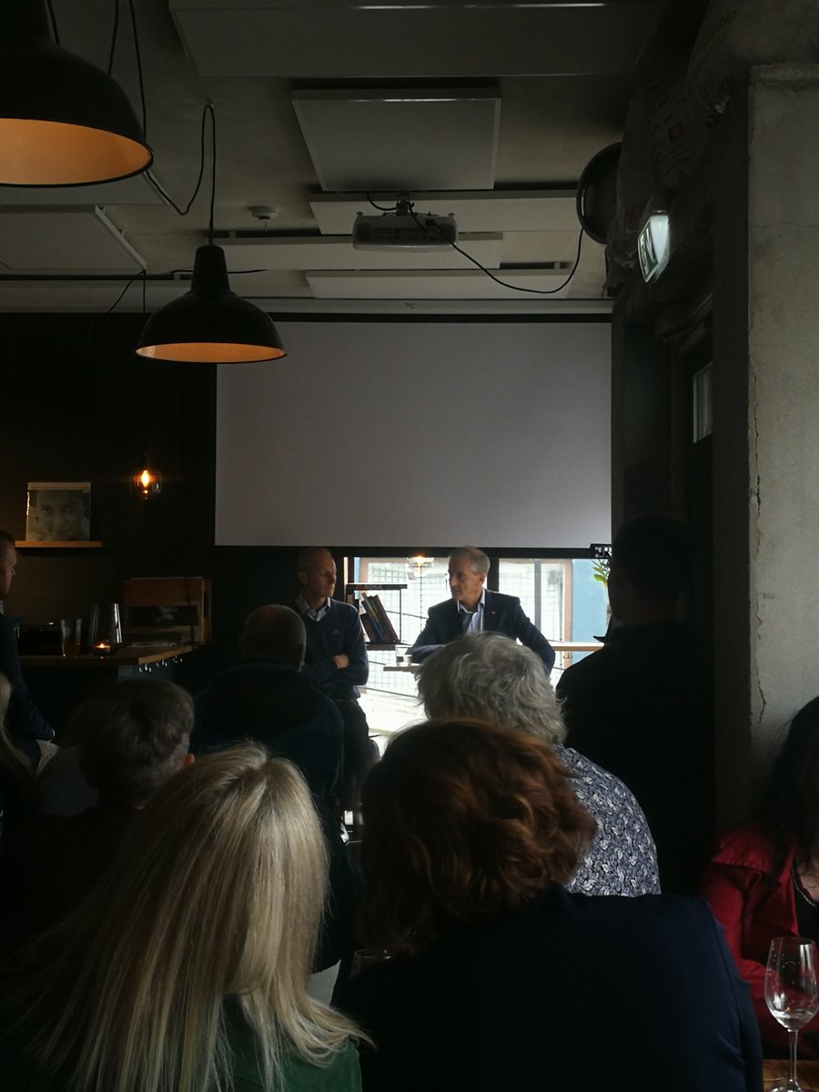 maggsis's tweet photo. .@Norecno er på politisk kafe i #Florø. Spennende å tenke på alt vi kan få til med vind og vann -som vi har særs god tilgang på her, i årene fremover! Norec ser frem til å samarbeide med lokale aktører for å få dette til. @jonasgahrstore @olteigen https://t.co/76xxZSp1gj