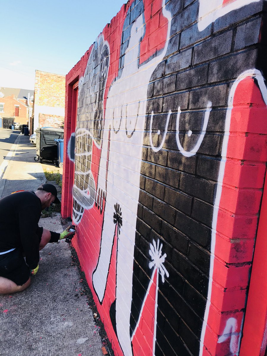 iAMiCreative's tweet photo. Had the BEST afternoon! Thank you Angel Mob for helping me with my first #spraypaint #graffart piece. Loved it! Again, again!!! #loopspray #NorthEast #newcastle #mural #illustration #iami #angelmob #WednesdayMotivation #art #lgbtq https://t.co/8vZ590GKK7