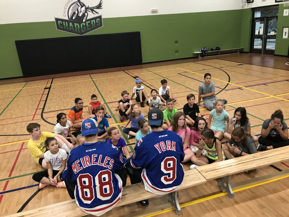 Mr_bsingh's tweet photo. Rangers Captain’s clinic at Chicopee Hills. @chiwrdsb @OHLRangers https://t.co/J4wQsChUpK