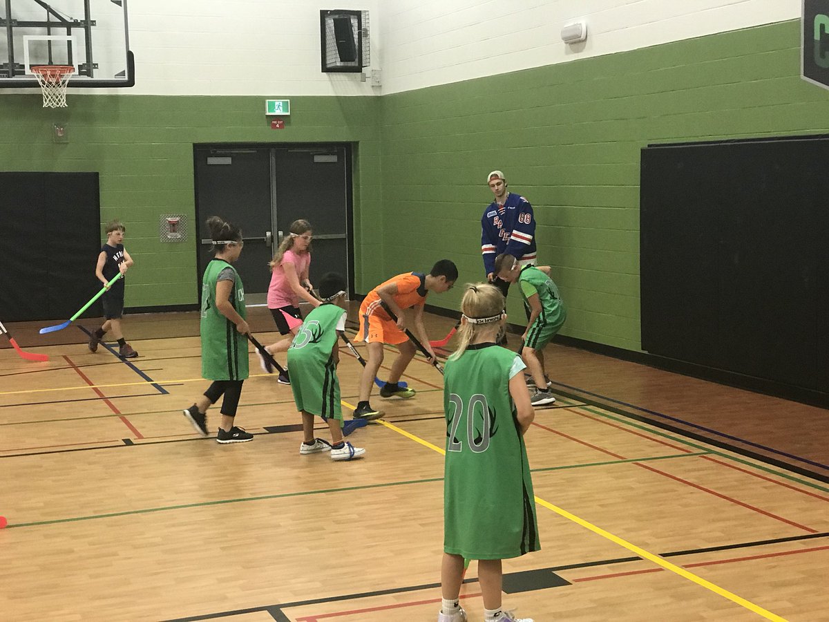 Mr_bsingh's tweet photo. Rangers Captain’s clinic at Chicopee Hills. @chiwrdsb @OHLRangers https://t.co/J4wQsChUpK