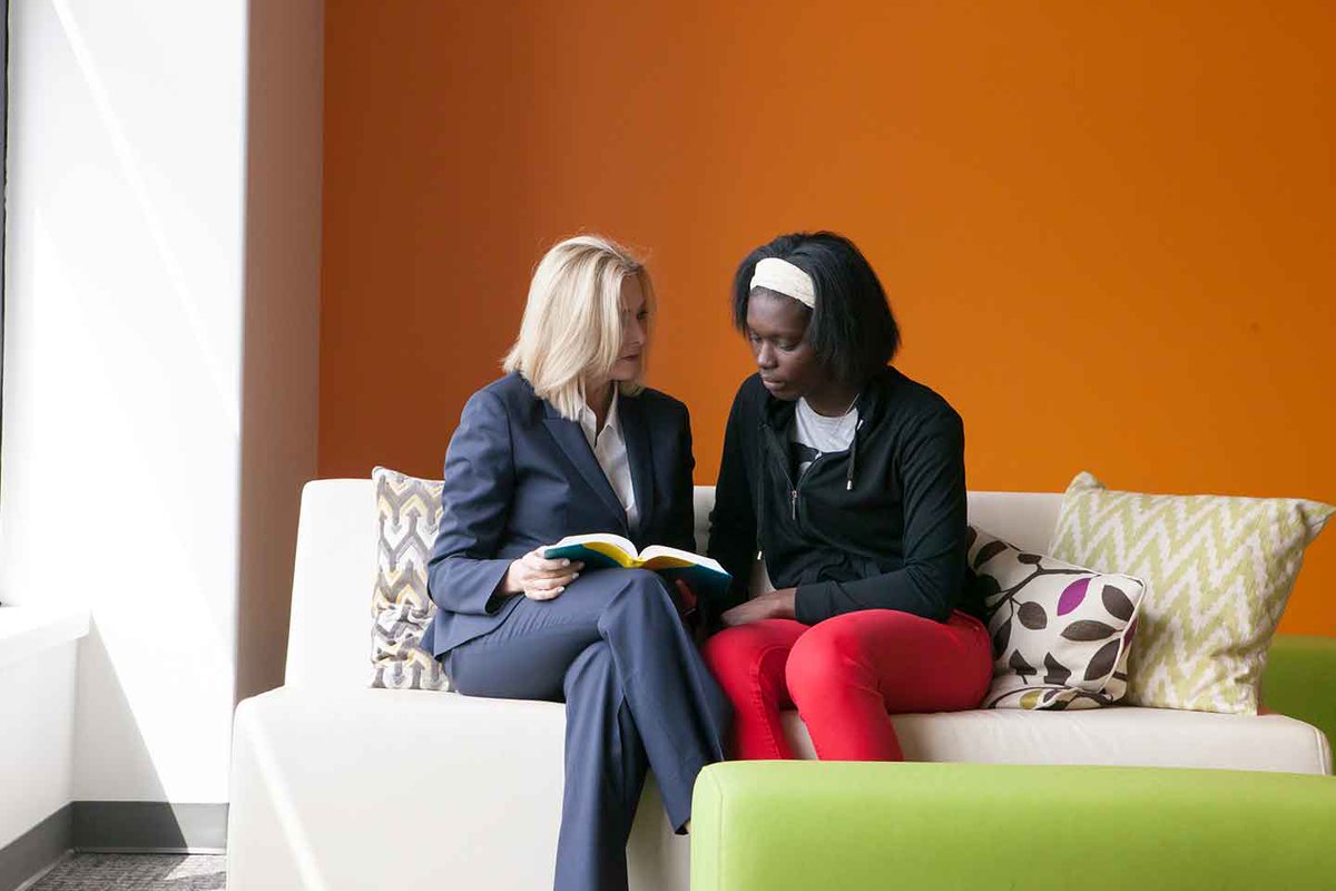 Check out how two of the  2018 True Inspiration Awards winners have dedicated their lives to serving youth hardest hit by crime in Chicago.
#TrueInspiration #WednesdayWisdom #ChickfilA

thechickenwire.chick-fil-a.com/Inside-Chick-f…