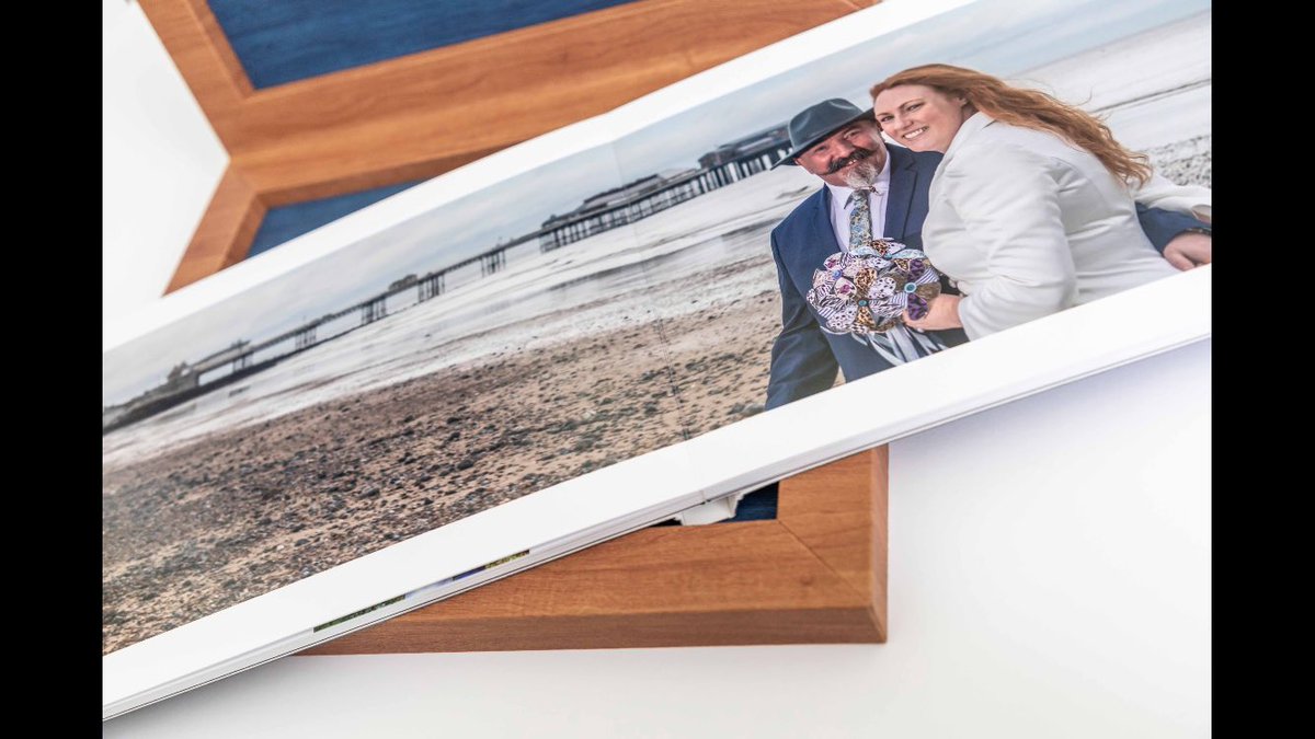 ImagePhotogr's tweet photo. One of my new sample albums have arrived and it looks amazing! @PrintedGold your design is fantastic! #weddingWednesday ##WEDDINGPHOTOGRAPHY https://t.co/q5INxTlYrk