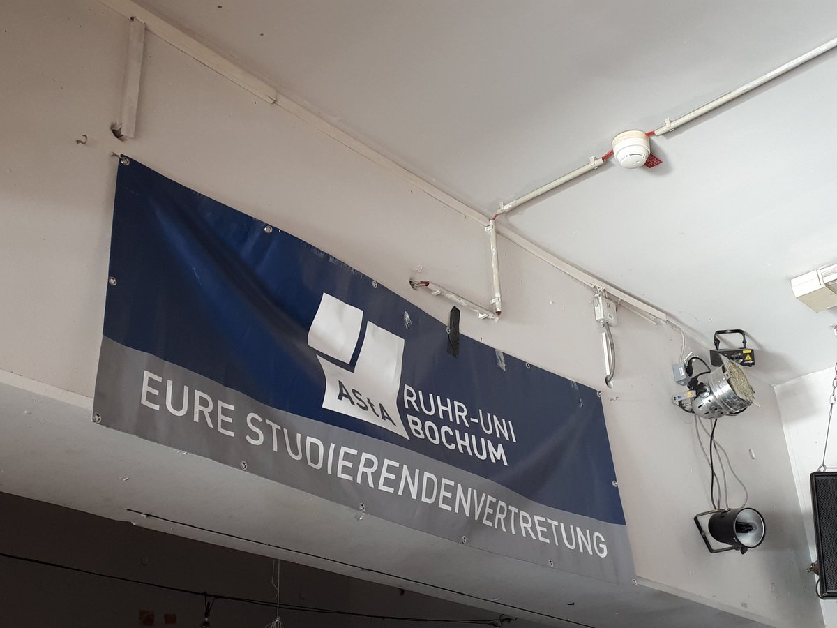 lernmeuterei's tweet photo. Wir sind gerade beim Treffen der LandesStudierendenVertretung (LAT) NRW und stellen unsere Kampagne #LernenamLimit vor. Am 15.10. geht's los mit Camps und am 14.11. finden bundesweit VollVersammlungen statt. Seid dabei! Meldet euch wenn ihr Hilfe braucht! #hopotweet #meutern https://t.co/cwPJfRRyga