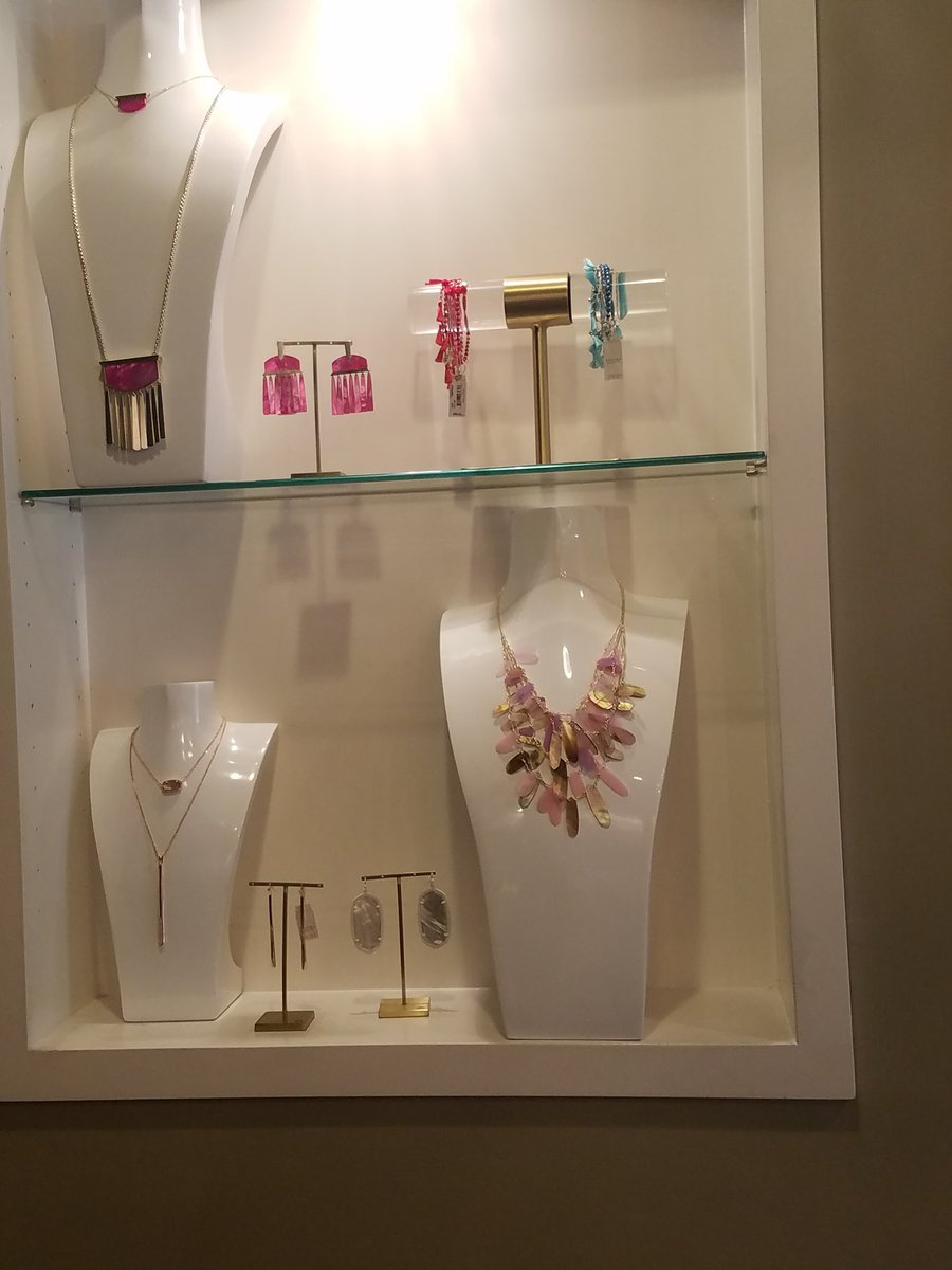 ft_annewear's tweet image. At Kendra Scott store #PBMNext
