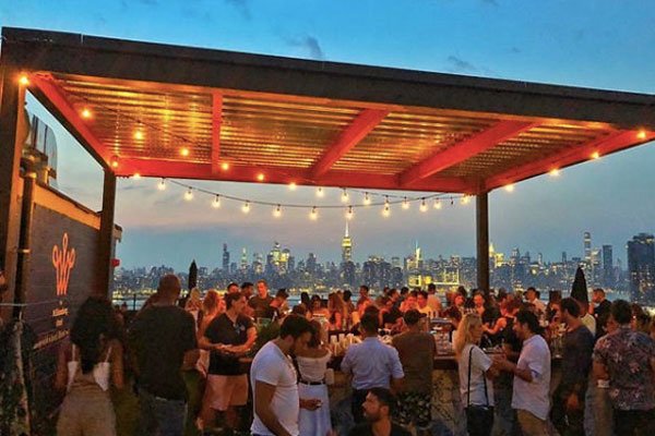 BohemiaRealtyGr's tweet photo. Wondering why the next generation of renters matter? Check out our guest blog by @Ameshekow from @LeapEasy and find out why here: https://t.co/wyaWfwOZZM 👍 

#BohemiaRealtyGroup #LeapEasy #GenerationZ #GenerationZRenters #Renters https://t.co/kQzb6FKtOE