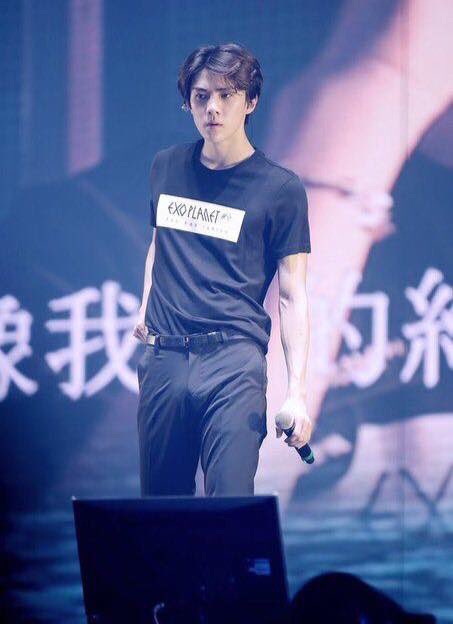 Laugh00000's tweet photo. ท่าบอกไม่คิดฟ้าแลบแน่กู #sehun #exob https://t.co/od1dCL7mTo