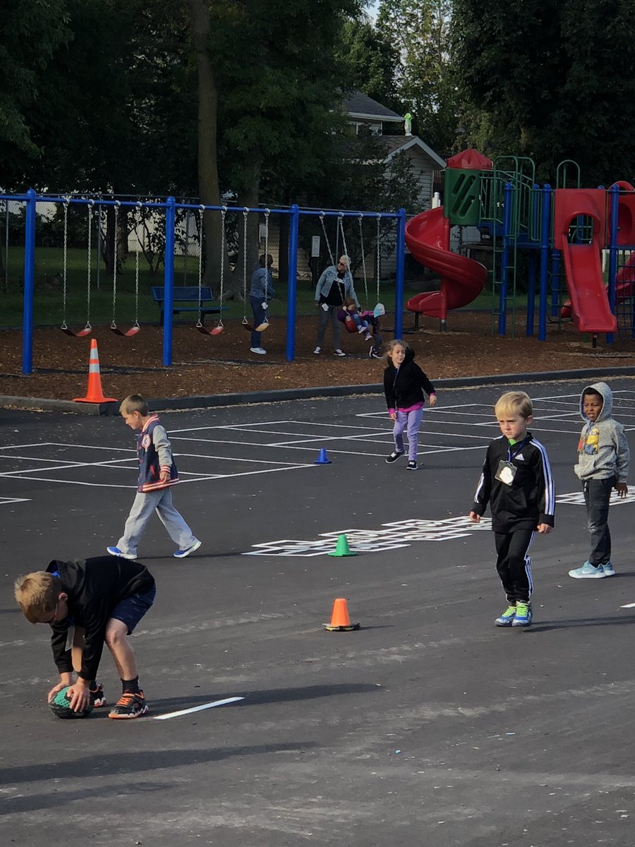 albprimary's tweet photo. Today, Mr. Fischer was teaching students how to hike the football. Ready, Set, Hut! #APgreats https://t.co/m68aw7zskG