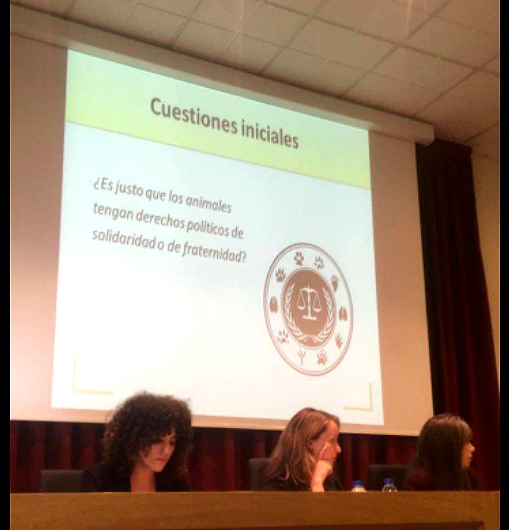 _CristianMoyano's tweet photo. First day at Universidade da Santiago talking about the importance of promoting interspecific and intergenerational justice #rethinkinganimality conference https://t.co/N7gqBugeZu