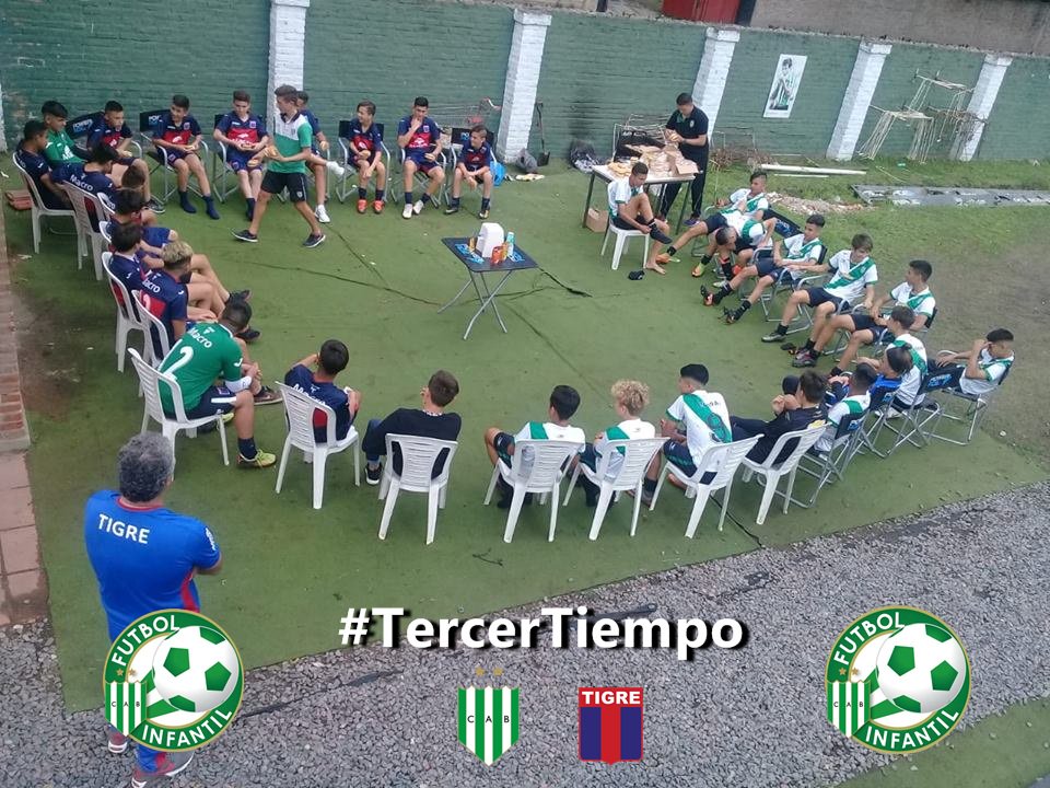 Cab_Infantiles's tweet photo. La sana costumbre que llevamos adelante con el Fútbol Infantil de #Banfield durante las jornadas de #AFA, el clásico  #TercerTiempo esta vez nos tocó compartirlo con las tres categorías de @catigreoficial @InferioDeTigre https://t.co/UpNHFy7oIQ
