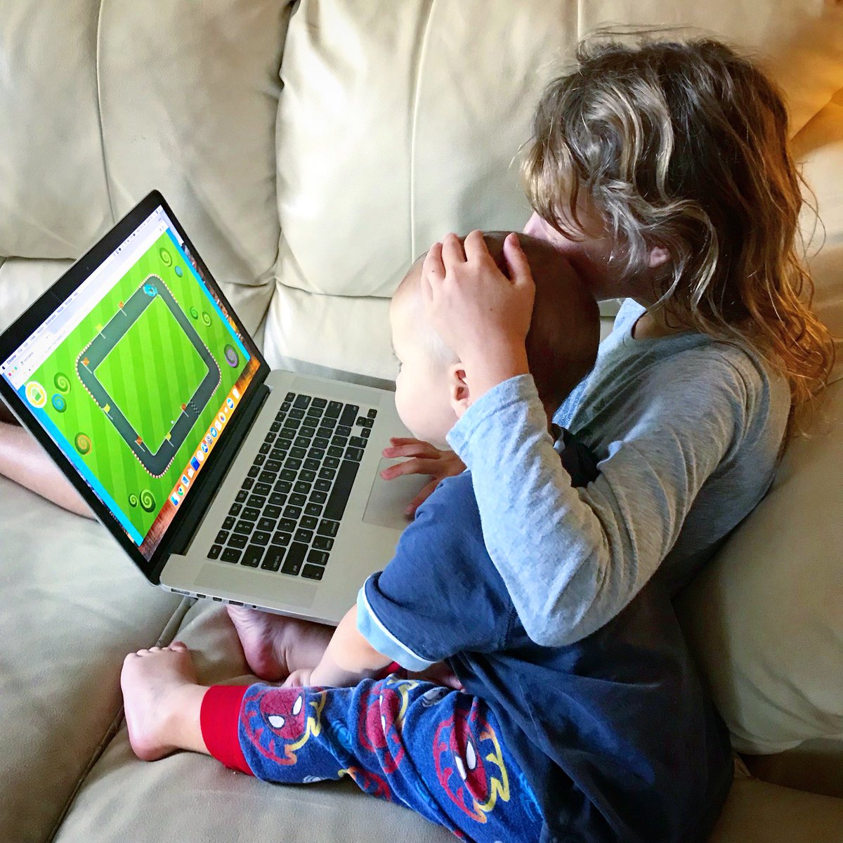 keeshavia's tweet photo. Learning together . . .
.
.
.
#familyadventures #familyofeight #plustwelve #learningtogether #freetolearn #learnandgrow #goandgrow #mixedagelearning #readersareleaders #lovetowatch #lovetolearn #passionforlearning #lifelonglearning #unschoolinglife #thisisus #everydayliving https://t.co/Z6sTFDy0em