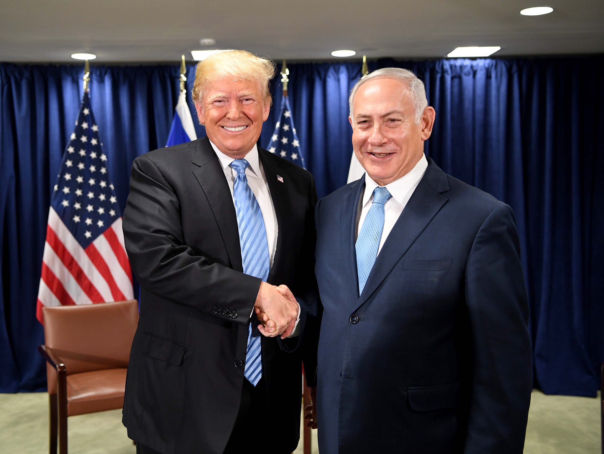 تويتر \ Benjamin Netanyahu على تويتر: &quot;פגישה מצויינת עם נשיא ארה״ב דונלד טראמפ. תודה על התמיכה האדירה שלך במדינת ישראל! 🇮🇱🇺🇸 An excellent meeting with US President Donald Trump. Thank you for