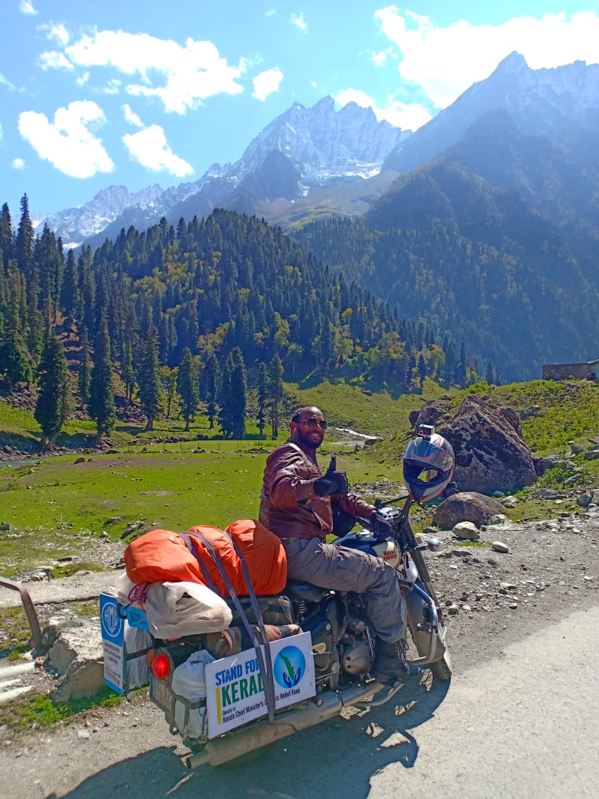 harrisonsmala's tweet photo. Climb to Kargil #standforkerala #doforkerala #rideforkerala @RPGEnterprises @harrisonsmala https://t.co/yh8bAEbj8J