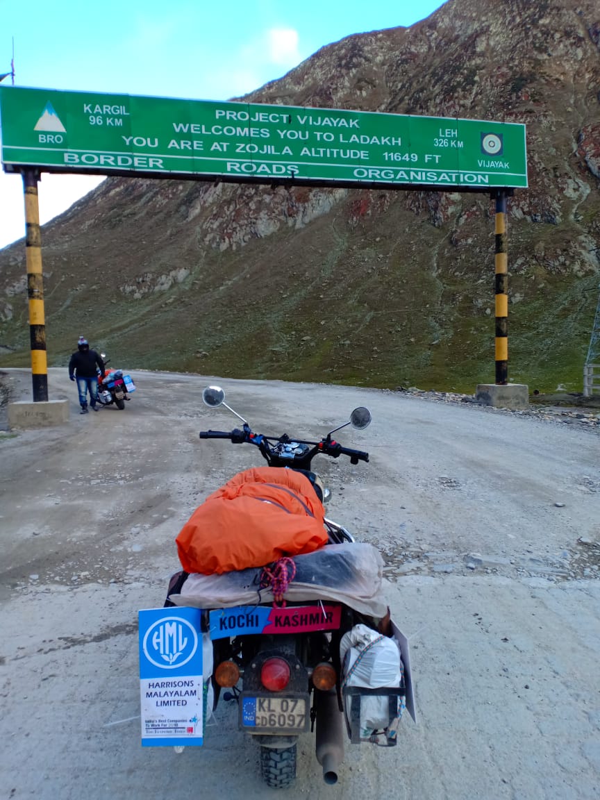 harrisonsmala's tweet photo. Climb to Kargil #standforkerala #doforkerala #rideforkerala @RPGEnterprises @harrisonsmala https://t.co/yh8bAEbj8J
