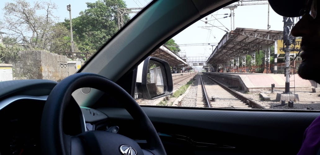 isanjayniranjan's tweet photo. What u feel when you wil stuck in middle of railway track..? #3rdeye #isanjayniranjan #komalnahta #taran_adrash #krkboxoffice #atulmohanhere https://t.co/r9NZMOqIPW