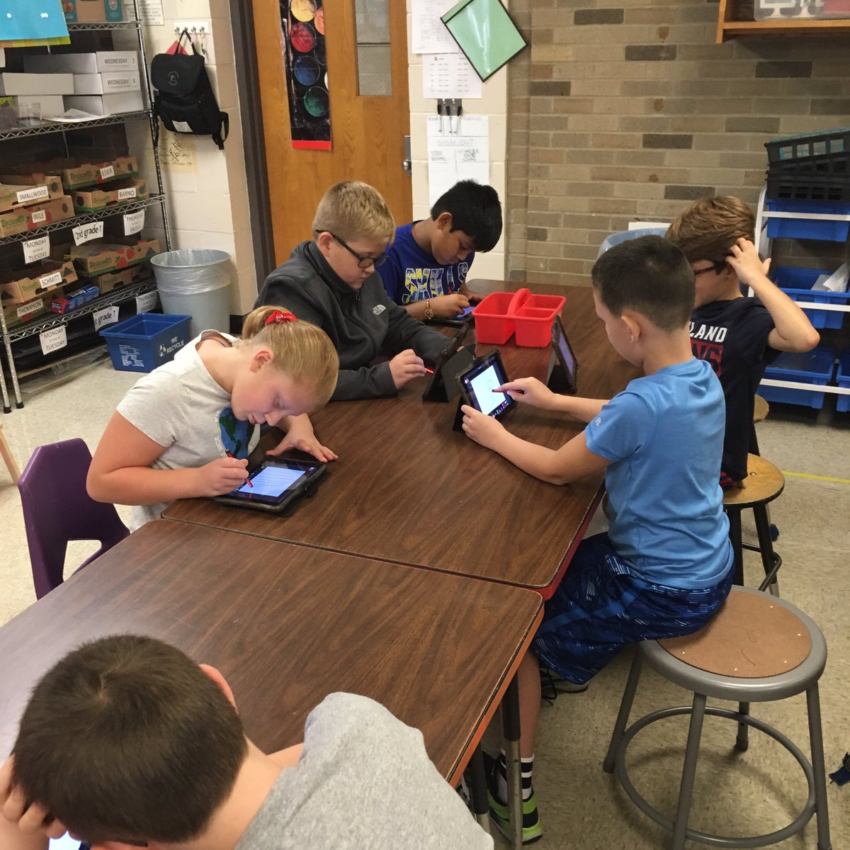 eglane66's tweet photo. Digital Art Wednesday!  Students learning animation techniques with Animatic.  @ArtAtRidgewood @GetAnimatic @RidgewoodES https://t.co/HuFidw4rCZ