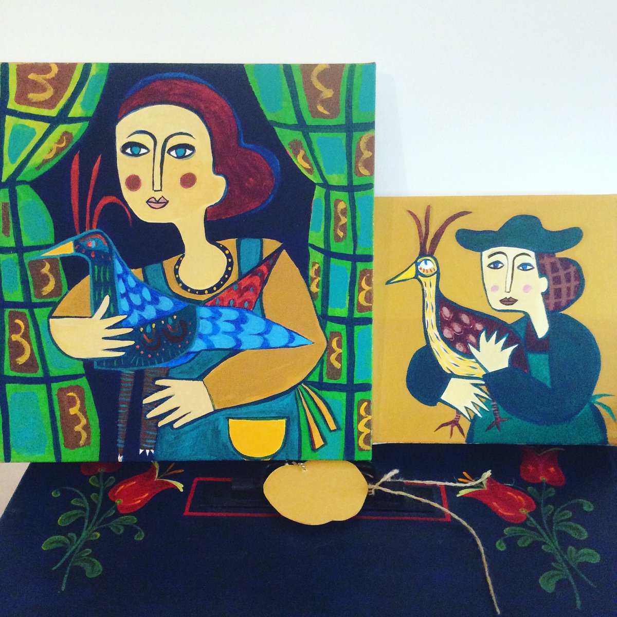 pinkgribble51's tweet photo. Still painting and the birds keep appearing. #wip #birdsofinstagram #apron #folkstyle #folkart #smallcanvases #acrylic #gettingbackintotheswingofthings #paintingoftheday #whimiscal https://t.co/1CF26cutEB