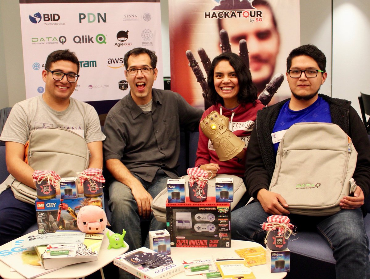 pedrogk's tweet image. Jeje, parece como si el poster le está poniendo cuernos a @imonsh. #datajam 🤘