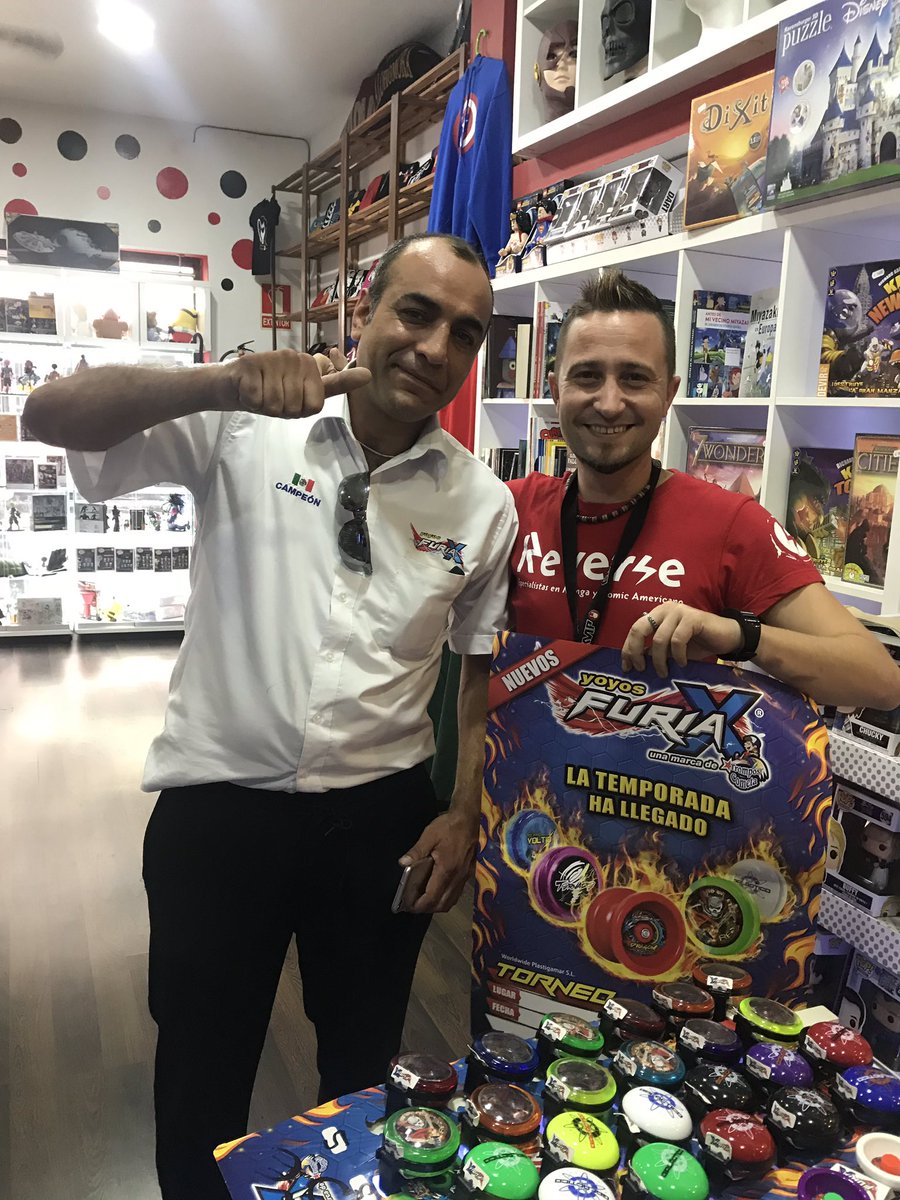 reversecomix's tweet photo. Arrancamos la tarde con nuestra nueva adquisición !!!
que después de la demanda que ha habido los traemos a tienda de la mano de este campeón Mexicano #yoyosfuria #yoyos #aquellaepoca #cosaschulas #freak #tornado #galactico #ReyCalavera #Dragon #modelosdeyoyo #freak #ReverseComix https://t.co/bwsu8Njn0R