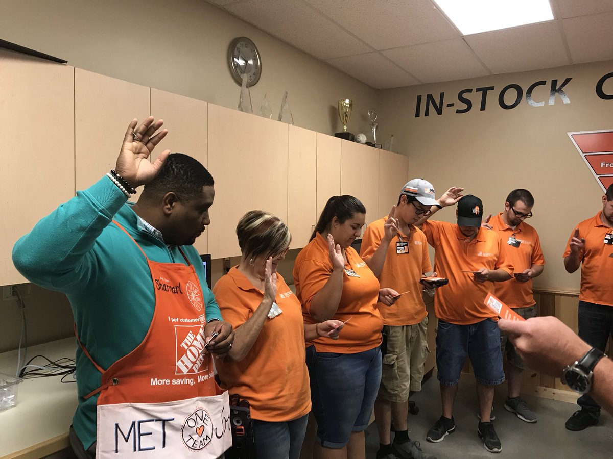 MET2747's tweet photo. #safety matters  2782 takes safety pledge with RDME Sharmarl @Sharmarl_King @jdixontc https://t.co/VSnIuMWo0V