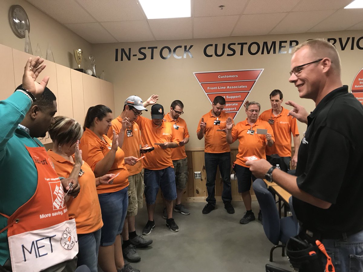 MET2747's tweet photo. #safety matters  2782 takes safety pledge with RDME Sharmarl @Sharmarl_King @jdixontc https://t.co/VSnIuMWo0V