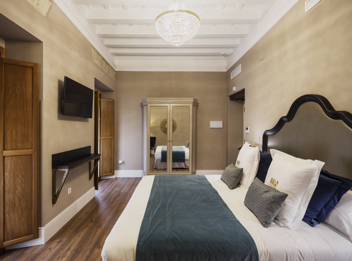HaloBoutiqueHTL's tweet photo. "Amazing hotel:
Great location, hotel was clean and well kept.
Nice rooftop swimming pool which was a bonus.
Complimentary mini bar which was a nice touch.
Staff are friendly and helpful.
Highly recommend and would definitely revisit."
Esanders0n30, Tripadvisor
#HalodeSevilla https://t.co/3gDwLRRmrL