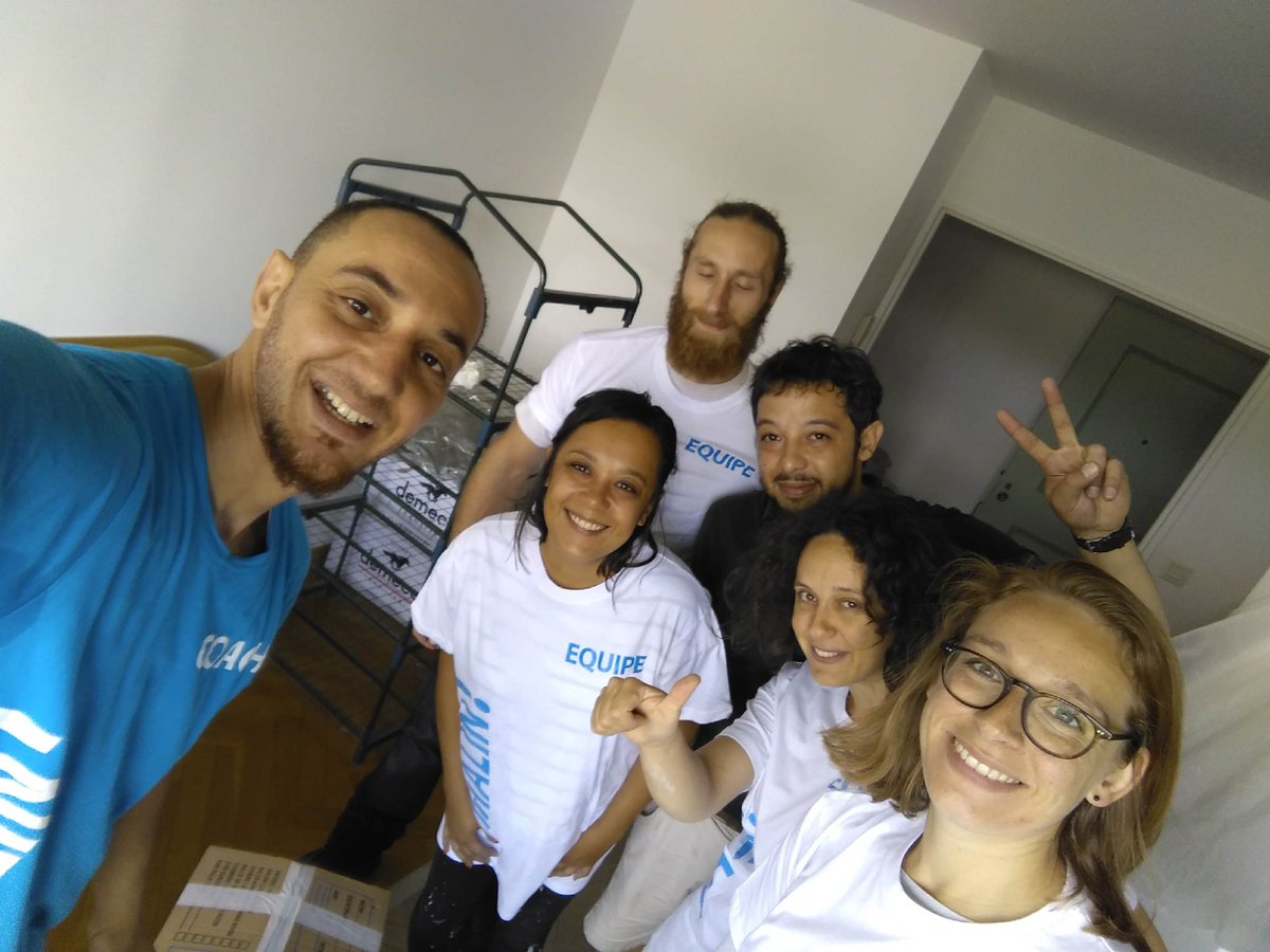 Demeclic's tweet photo. 📦🌞 Encore un super journée à #Paris avec une équipe de clients au top ! Le #déménagement dans la #joie 🙂👍 https://t.co/pkeAgojUxI