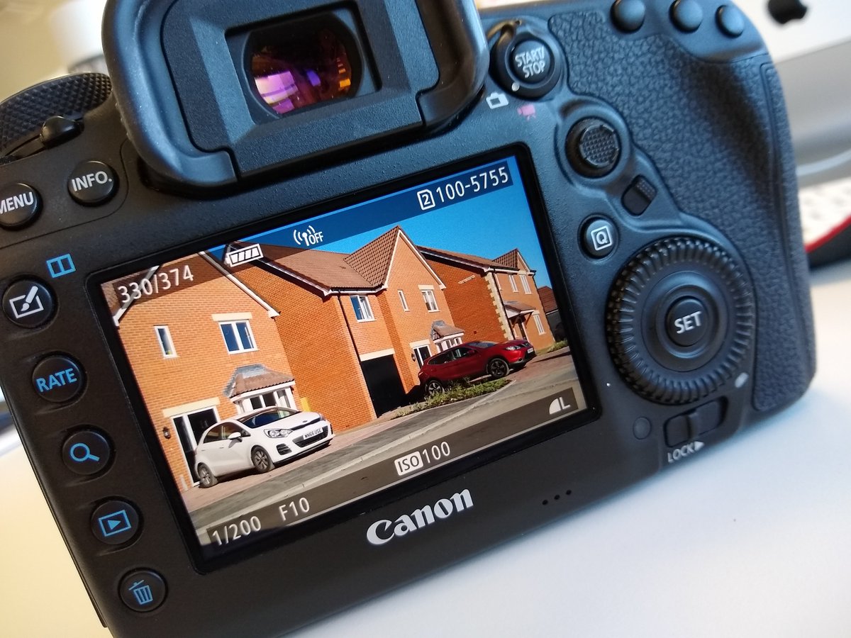 Paula_A_Lowe's tweet photo. Loving "work" today! In the sunshine taking photos of our beautiful new homes. @YarlingtonHomesโฉ #Novello #thisisntwork #iwantone https://t.co/StAt8CmNgS