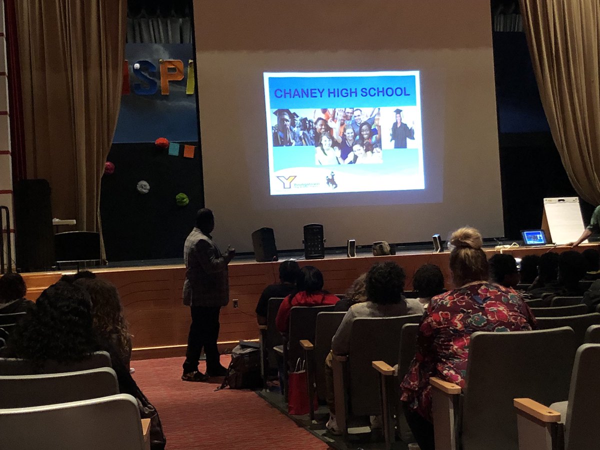MsWTweets5's tweet photo. Freshman Academy Leadership development with Mr. Guy Burney! #TheCHSWay #FreshmanAcademyStyle https://t.co/XwQEUo4K4L