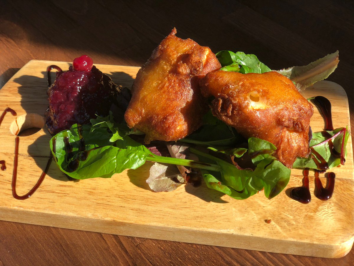 PeelOne's tweet photo. Come and try some of our yummy specials this week...🍽
Deep fried brie served with cranberry sauce £5.50 🧀
Sautéed mushrooms with a blue cheese and cream sauce £5.50🥘
Chicken pakoras with a side of homemade raita sauce £6.00 (our personal fave😍) https://t.co/z2CnWSOW3a