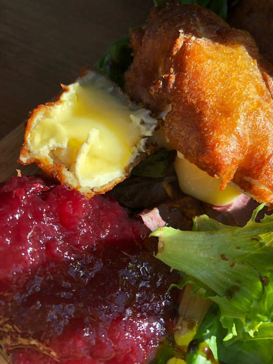 PeelOne's tweet photo. Come and try some of our yummy specials this week...🍽
Deep fried brie served with cranberry sauce £5.50 🧀
Sautéed mushrooms with a blue cheese and cream sauce £5.50🥘
Chicken pakoras with a side of homemade raita sauce £6.00 (our personal fave😍) https://t.co/z2CnWSOW3a