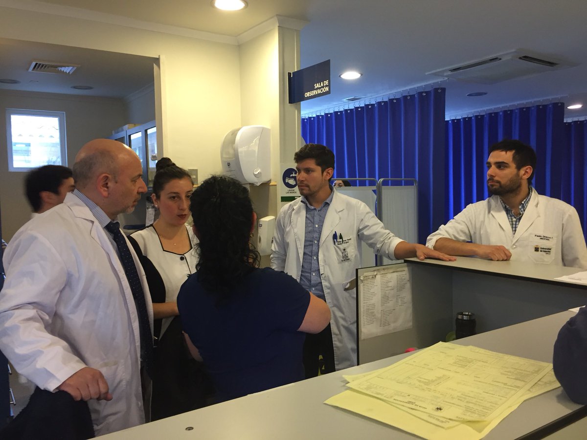 bancadaPSchile's tweet photo. Ahora diputado @DoctorJLCastro realiza visita a pacientes de Hospital de Quintero junto a Comisión de Salud de la Cámara y reúne con directora del centro asistencial y sus funcionarios, para conocer cifras de casos de personas con síntomas de intoxicación a la fecha. https://t.co/CtLnvOWryk