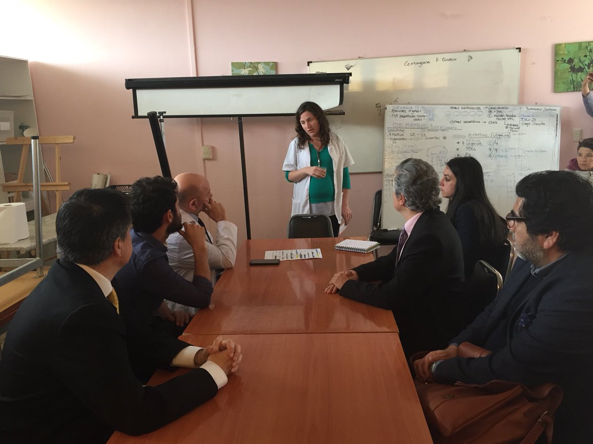 bancadaPSchile's tweet photo. Ahora diputado @DoctorJLCastro realiza visita a pacientes de Hospital de Quintero junto a Comisión de Salud de la Cámara y reúne con directora del centro asistencial y sus funcionarios, para conocer cifras de casos de personas con síntomas de intoxicación a la fecha. https://t.co/CtLnvOWryk