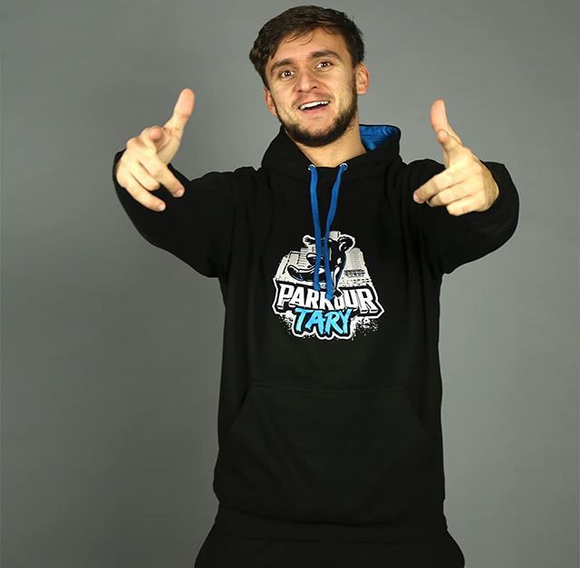 RealGeekShop's tweet photo. Sleduješ parkour videa, nebo dokonce děláš parkour? 😍Dej vědět -> Koment! 😏 @taraspovoroznyk #tary #TaryMerch #parkour #merch #merchendise #realgeek #realgeekcz #youtube #youtuber #mikina https://t.co/icKMdIS1nh https://t.co/owEvdhBBhI
