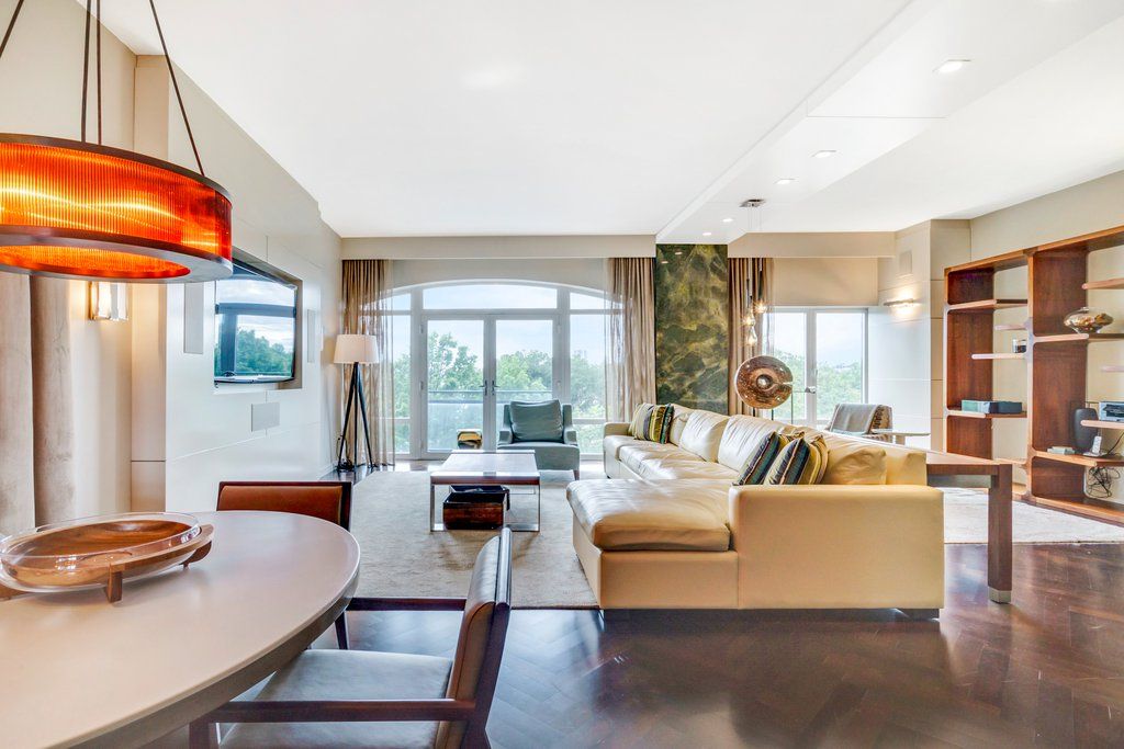 RentNYRE's tweet photo. https://t.co/Fcp9AXj3wh

Flexible lease terms and heavy amenities come together in a living space that is among the best that West Village leasing has to offer. https://t.co/Ie0ioyBNw4