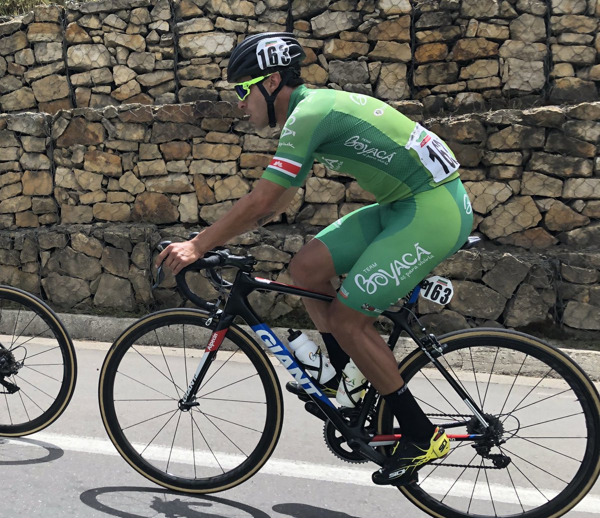 TeamBoyaca_'s tweet photo. #Ciclismo | km 33, @yeison_cha gana el premio de montaña de 3ª categoría en el Alto el Vino, mantienen la diferencia de 1’30” al lote principal. 6ª etapa #ClásicoRCN. #BoyacáEsParaVivirla https://t.co/zJnLqHfmXG