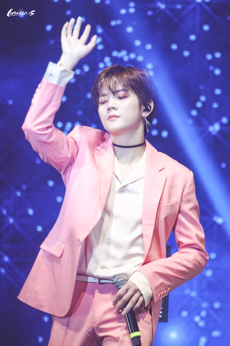 Bornthis15's tweet photo. 🐰 2018.9.23 NU'EST-W Double You Concert In HK

#렌 #민기 #최민기 #뉴이스트W #REN https://t.co/40AsfwPyMK