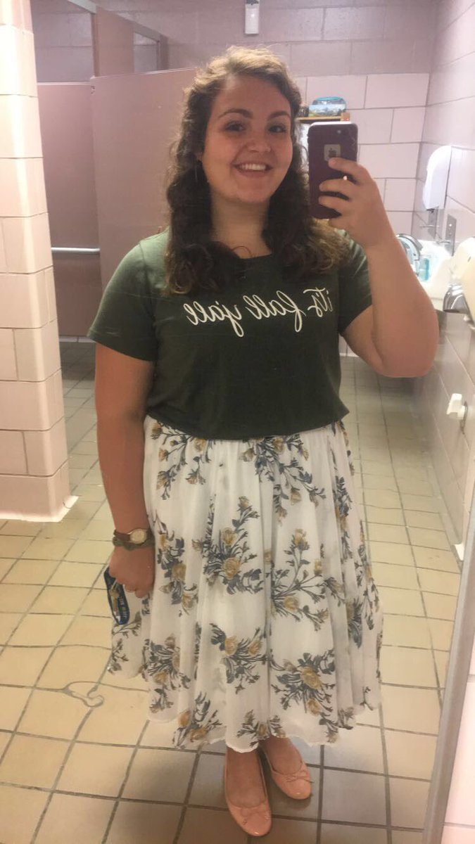 It's "Fall Day" for Spirit Week and I'm really loving my outfit! #TeacherBathroomSelfie