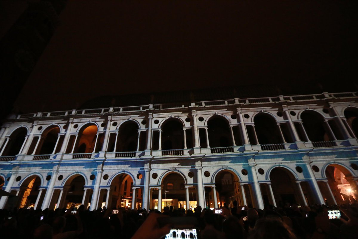 IATVicenza's tweet image. Vi siete persi lo spettacolare #videomapping lo scorso fine settimana proiettato sulla #BasilicaPalladiana? Niente paura! Lo spettacolo si ripeterà da giovedì 27 a domenica 30 settembre dalle 20.30 alle 20.40, dalle 20.50 alle  21.00 e dalle 21.10 alle 21.20! Non perdetevelo!!!